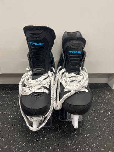 True SVH Hockey Skates 7 (New)