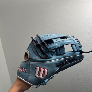 2025 Wilson A2000 1777 RH Outfield Baseball Glove 12.75" (New)