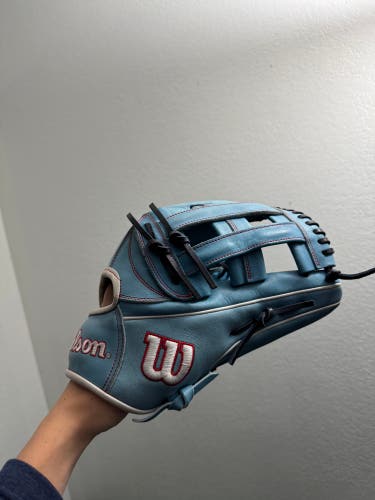 2025 Wilson A2000 1777 RH Outfield Baseball Glove 12.75" (New)