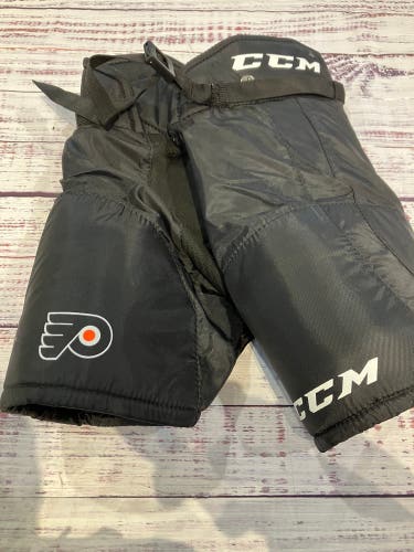 Black Youth Large CCM LTP Hockey Pants (Used)