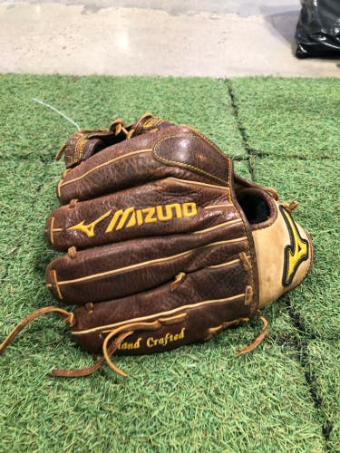 Mizuno Classic Pro Soft RH Infield Baseball Glove 11.75" (Used)
