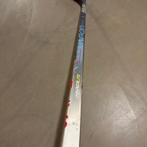 Intermediate Bauer Vapor Hyperlite Left Hand Hockey Stick P92M 65 Flex (Used)