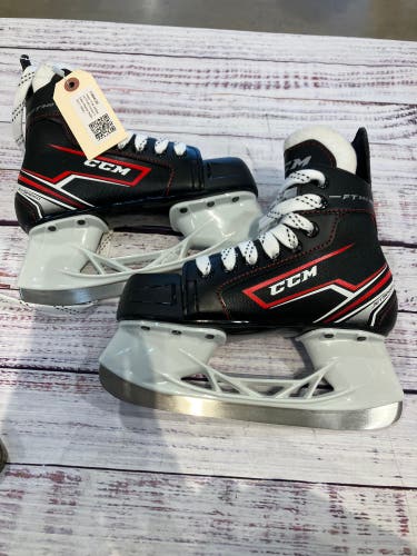 Junior CCM JetSpeed FT340 Hockey Skates Regular Width Size 1 (New)