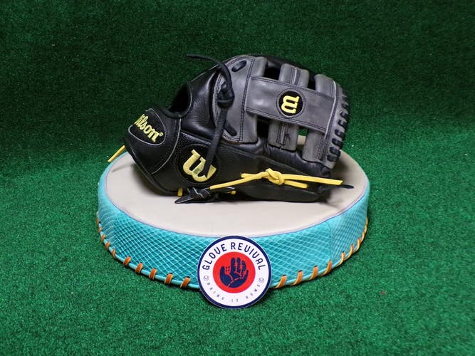 Infield RH Wilson A2000 Baseball Glove 11.25" (Used)