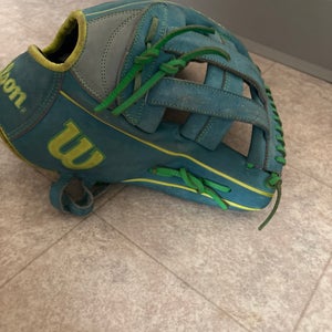 2024 Wilson A2000 1777 RH Outfield Baseball Glove 12.75" (Used)