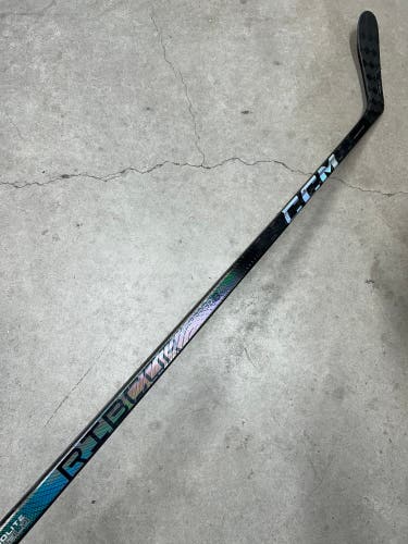 85 Flex P28 Senior CCM Trigger 8 Pro Left Hand Hockey Stick Pro Stock (Used)