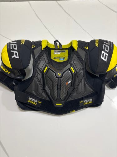 Medium Junior Bauer Supreme Mach Shoulder Pads (Used)