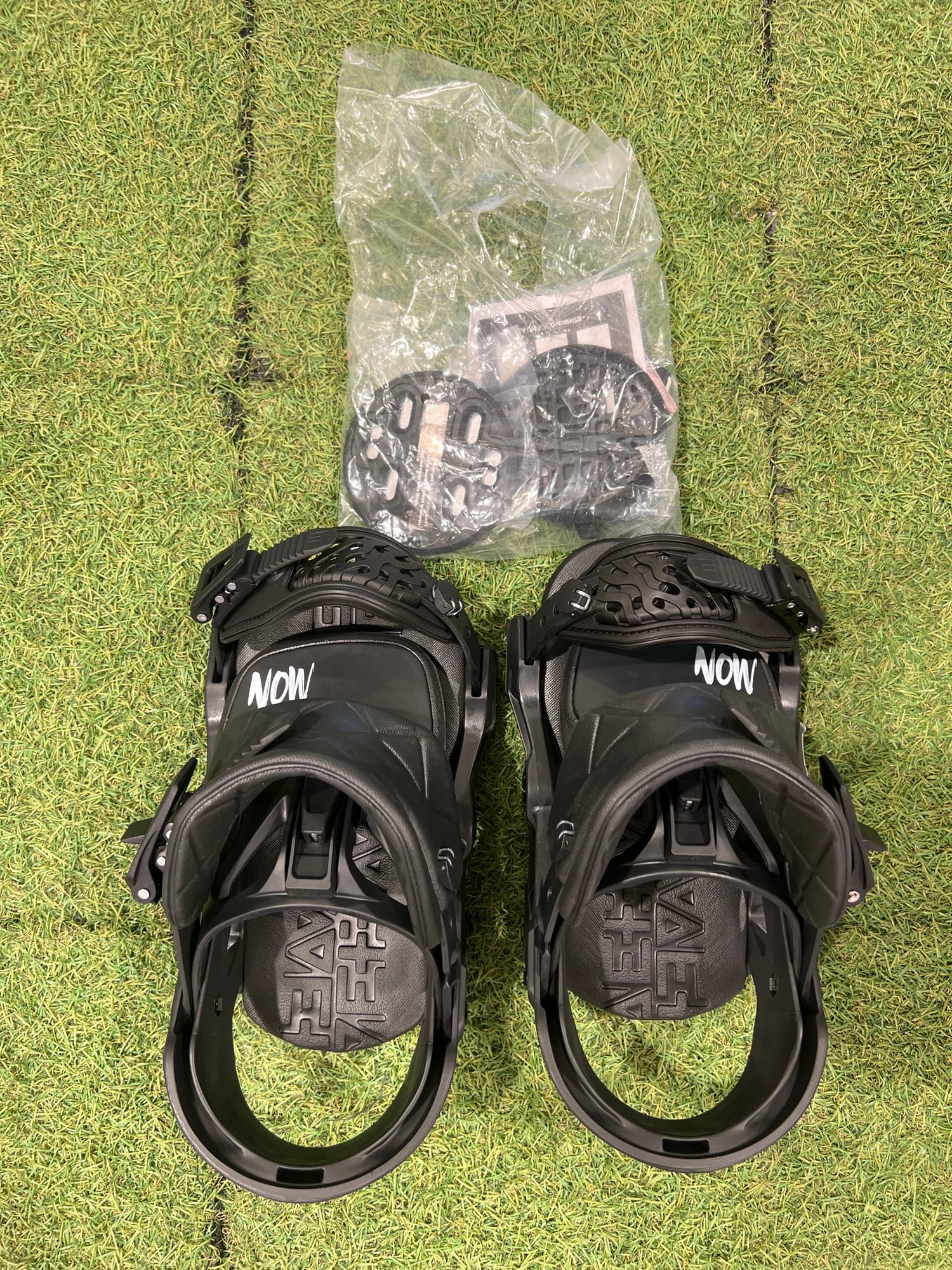 New Women's Flow MAYON Snowboard Bindings | SidelineSwap | Buy and