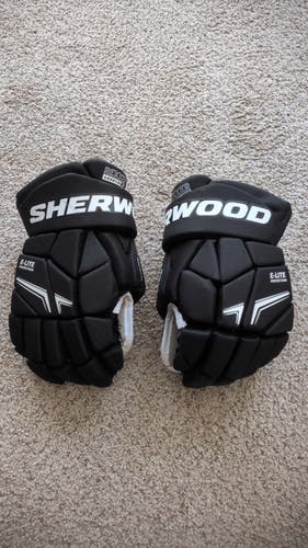 Sher-Wood Rekker Legend 4 Gloves 13" (Used)