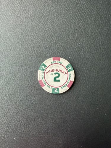 PINEHURST COUNTRY CLUB FAMED #2 GOLF COURSE POKER CHIP GOLF BALL MARKER