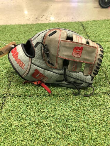 Wilson A2000 RH Infield Baseball Glove 11.5" (Used)