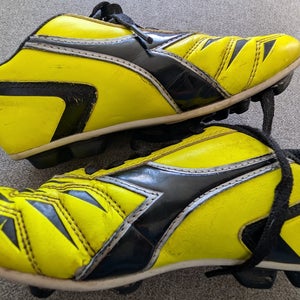 Yellow Unisex 1Y (Big Kids / Youth) Diadora Molded Cleats Cleats (Used)