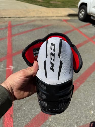 Men's Large/Extra Large Senior CCM JetSpeed FT370 Shoulder Pads (Used)