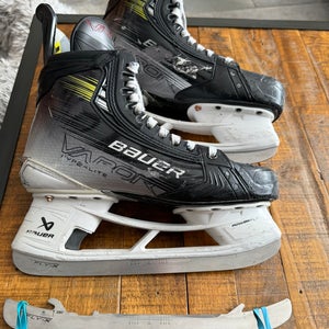 Bauer Vapor Hyperlite 2 Hockey Skates Size 9.5 Fit 2