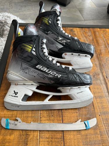 Bauer Vapor Hyperlite 2 Hockey Skates Size 9.5 Fit 2