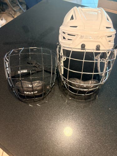 Small Bauer Re-Akt 150 Helmet (Used)