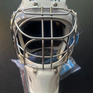 Senior Medium Bauer 940 Goalie Mask Certified Cat-Eye  (New)