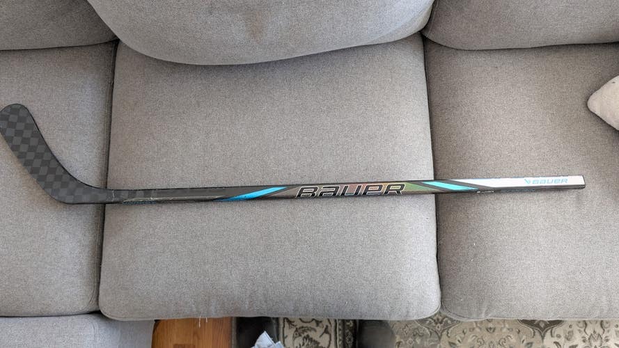 Youth Bauer Nexus Tracer Right Handed Hockey Stick P92 34 Flex (Used)