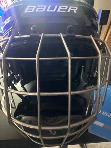 Small Bauer Re-Akt 155 Helmet Combo(New)