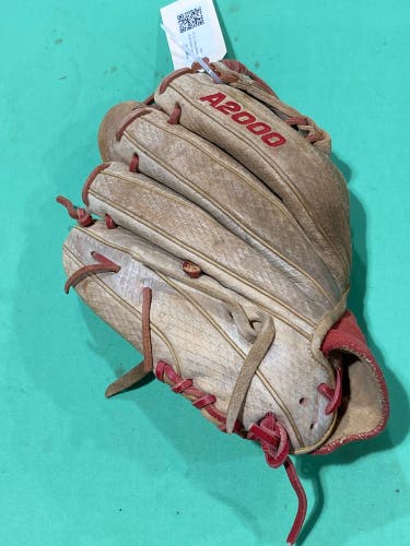 Wilson A2000 RH Baseball Glove 12" (Used)