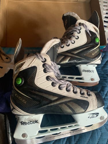Hockey Skates Extra Wide Width Size 4 (Used)
