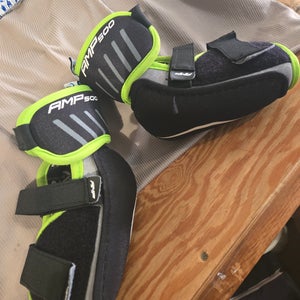 Junior Large Winnwell AMP 500 Elbow Pads (New)