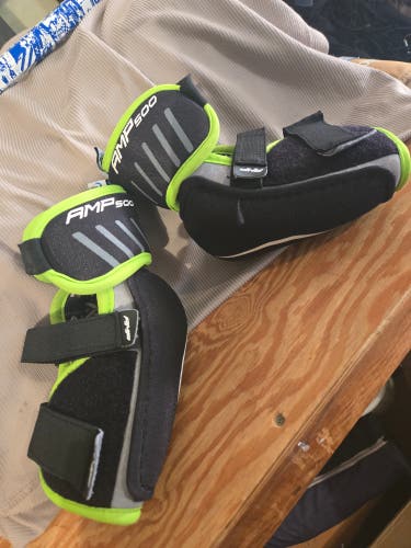 Junior Large Winnwell AMP 500 Elbow Pads (New)