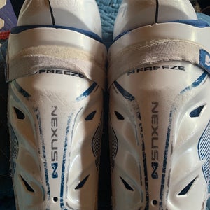 Youth Bauer Nexus 4000 11" Shin Pads (Used)