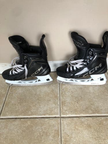 CCM Tacks XF Hockey Skates Regular Width Size 5.5 (Used)