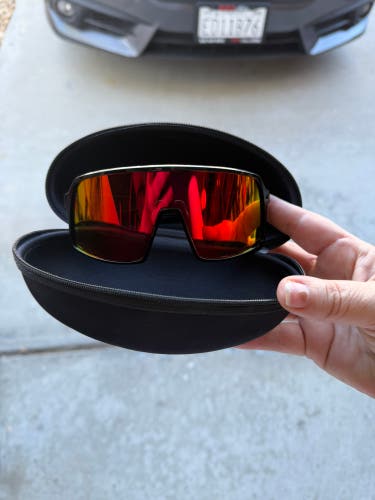 Oakley Sutro Sunglasses – Prizm Road Lenses (Polished Black)