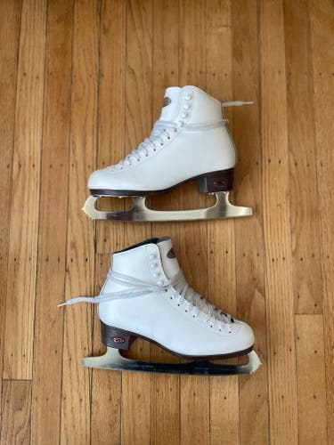 Riedell Sapphire 121 Boot & Blade Size 6.5 Wide