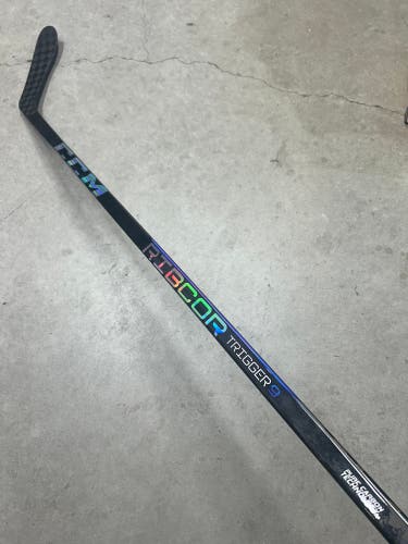 75 Flex P28 Senior CCM RibCor Trigger 9 Right Hand Hockey Stick Pro Stock (New)