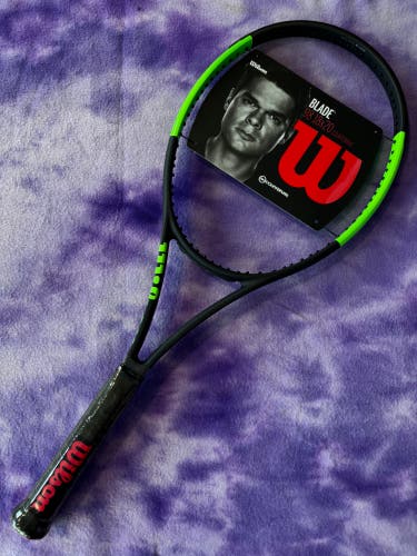 Men's Wilson Blade 98 (18x20) Countervail Tennis Racquet (New)