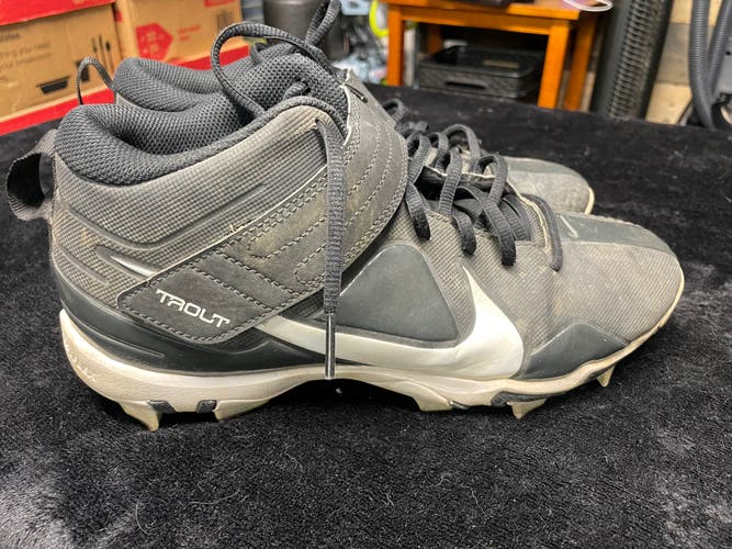 Black Kid's Size M 8.5 (W 9.5) Nike (Used)