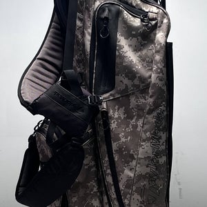 TaylorMade Flex Tech Camo Stand Bag 5-Way Divide Dual Strap Golf Bag