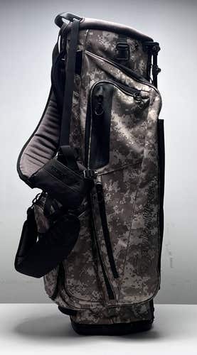 TaylorMade Flex Tech Camo Stand Bag 5-Way Divide Dual Strap Golf Bag