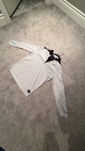 *NEW* Men’s Gray Long Sleeve DRI-FIT Nike Golf Shirt - Medium