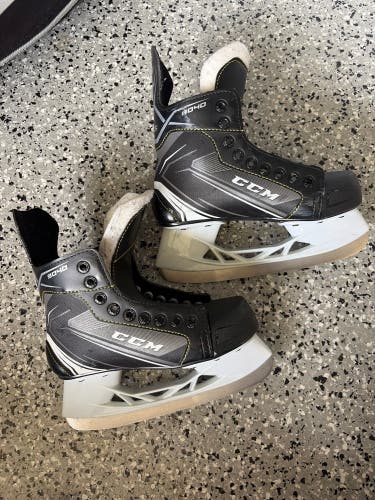 Black/White 2018 CCM Tacks 9040 Hockey Skates Regular Width Size 2 (Used)