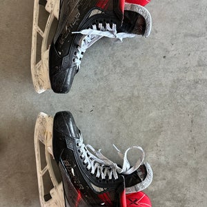 Black/Gray 2023 Bauer Vapor X5 Pro Hockey Skates Regular Width 9 (Used)
