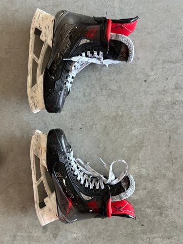 Black/Gray 2023 Bauer Vapor X5 Pro Hockey Skates Regular Width 9 (Used)