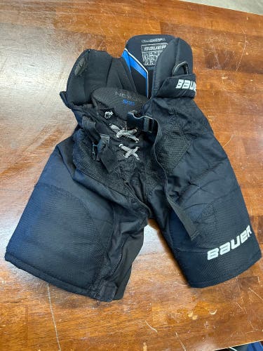 Junior Small Bauer Nexus 800 Hockey Pants (Used)