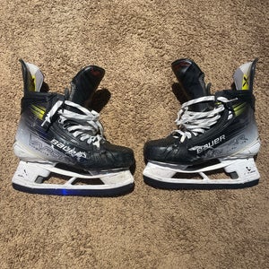 2023 Bauer Vapor Hyperlite 2 Hockey Skates 10.5 (Used)