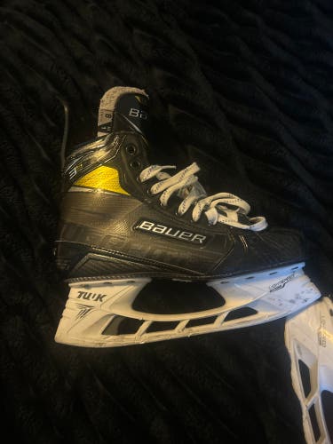 2020 Bauer Supreme 3S Pro Hockey Skates Regular Width 8 (Used)