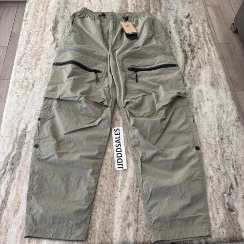 Nike Tech Woven Cargo Pants Light Army Loose HJ2940-320 Men’s Sz Small NWT
New with Tags