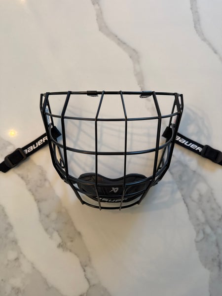 Bauer True Vision Full Cage- Small (Used 3x)