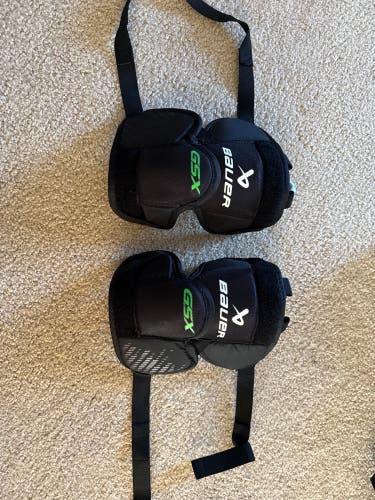 Bauer GSX youth goalie Knee pad  (Used)