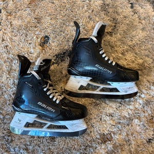 Bauer Supreme Shadow Hockey Skates Size 5 (Used)