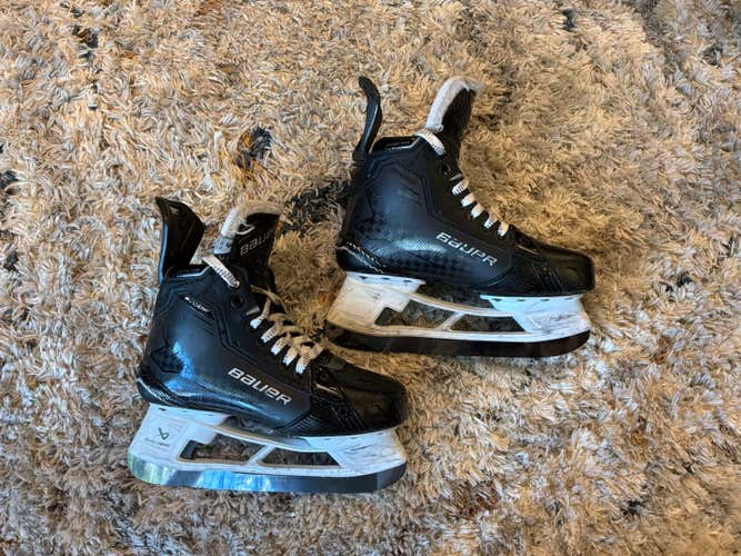 Bauer Supreme Shadow Hockey Skates Size 5 (Used)