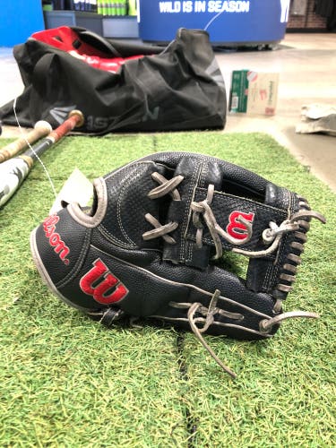 Wilson A2000 RH Infield Baseball Glove 12" (Used)
