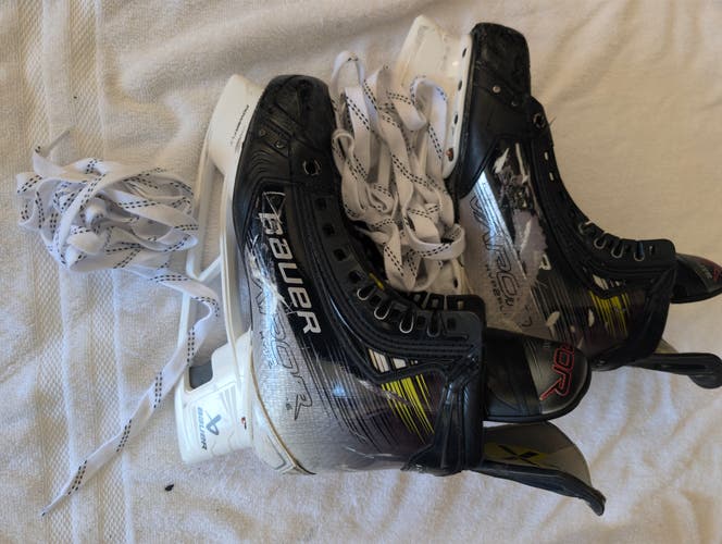 Bauer Vapor Hyperlite 2 Hockey Skates | Senior 7.5 (Fit 3)